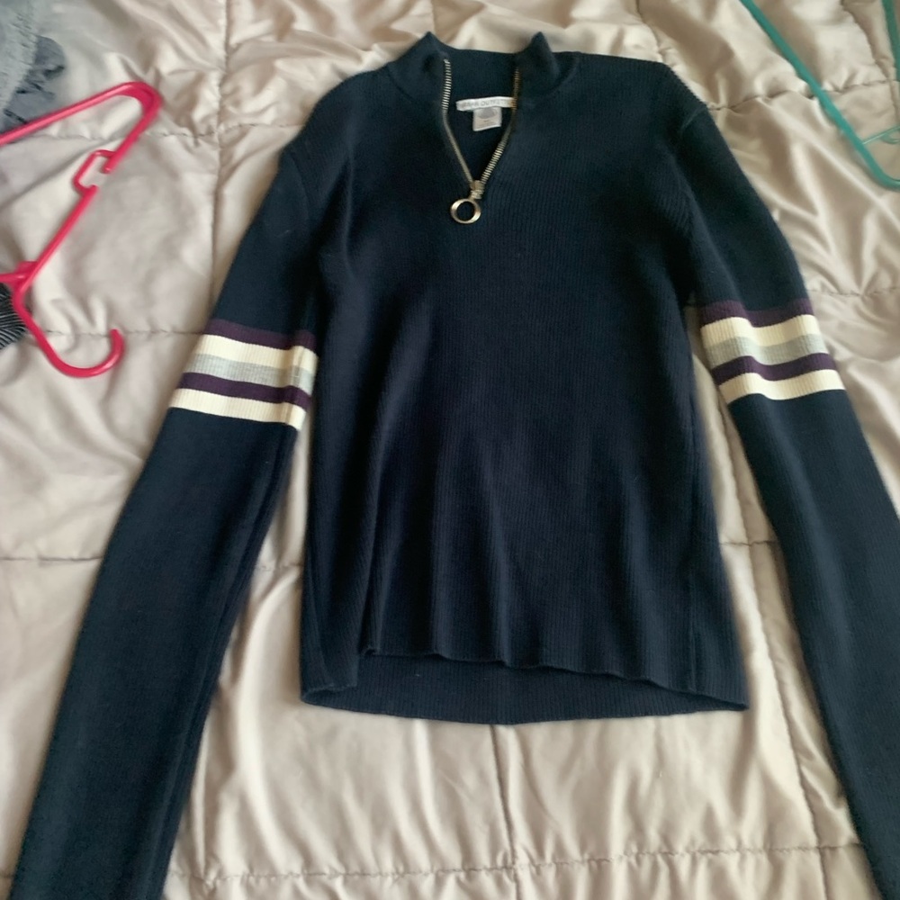 Lightly worn M Urban Outfitters long sleeve